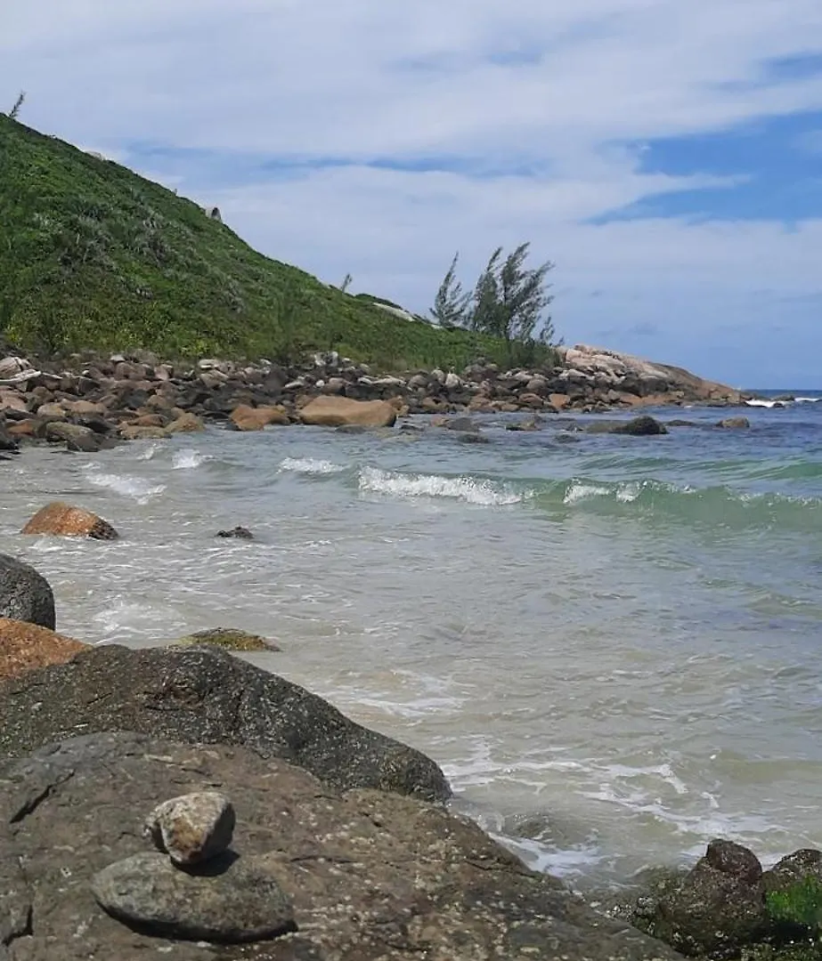 Дом отдыха Praia Do Rosa Kaora Cabanas